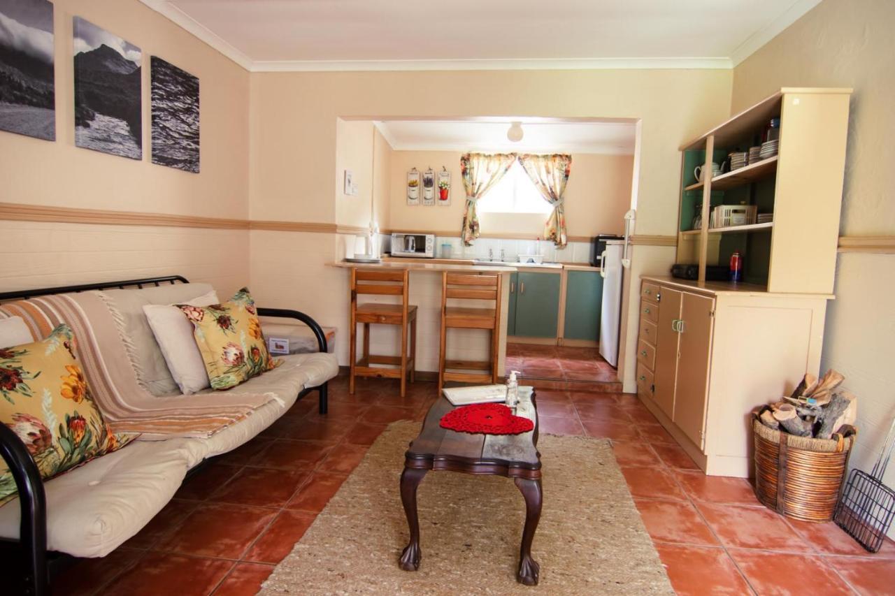 Kunje Guesthouse Op-die-Berg Buitenkant foto