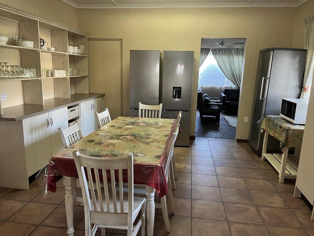 Kunje Guesthouse Op-die-Berg Buitenkant foto