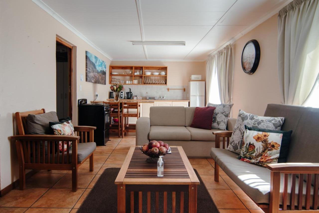 Kunje Guesthouse Op-die-Berg Buitenkant foto